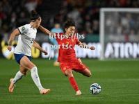 bsports体育-选手实力强劲，女足赛场上呈现白热化对抗