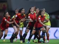 bsports体育-球场上的女足对拼，赛场上的精彩继续演绎