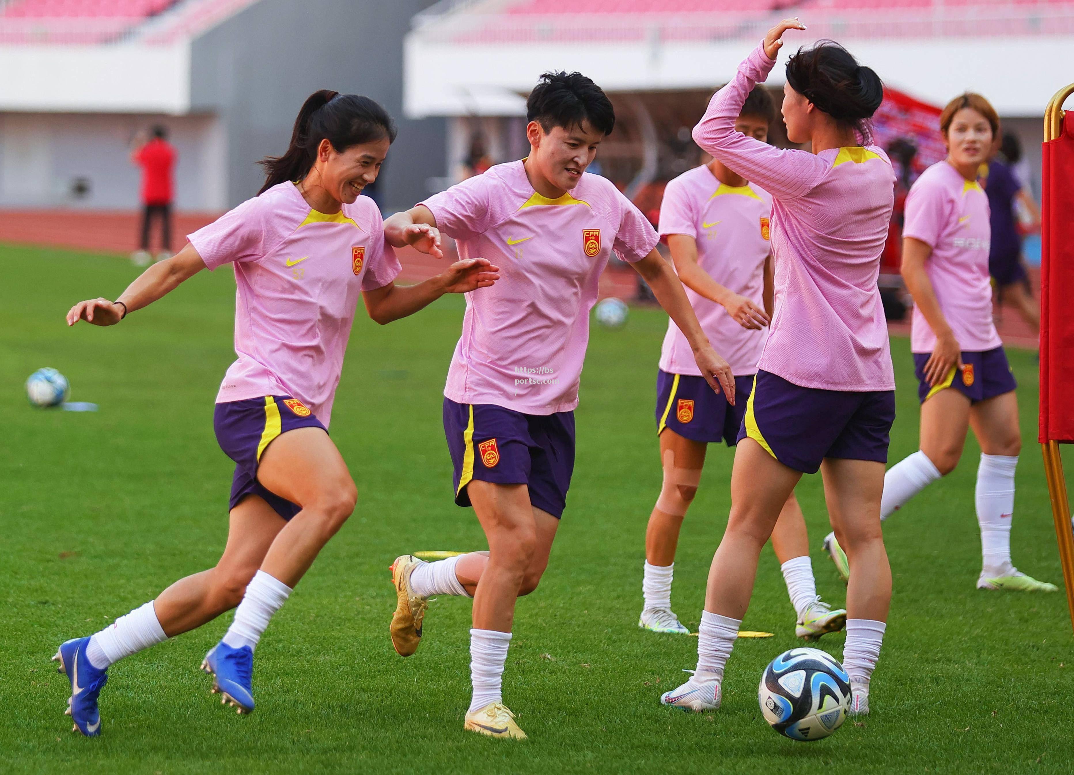 国内女足对战实况，球员技艺高超